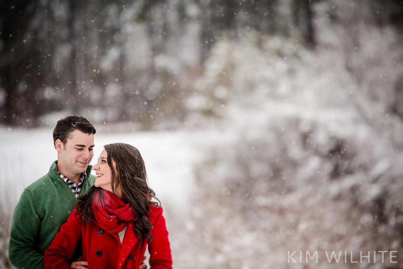 snowy-engagement-pictures-12