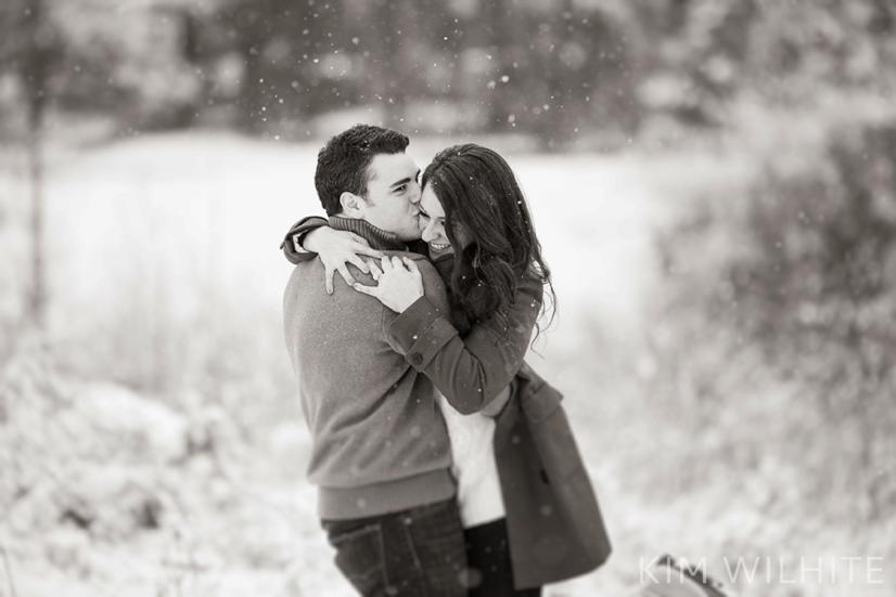 snowy-engagement-pictures-14