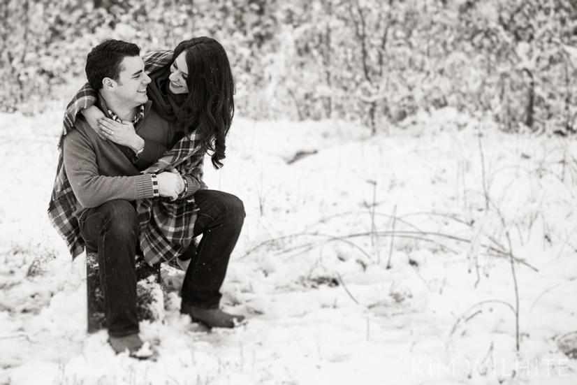 snowy-engagement-pictures-22