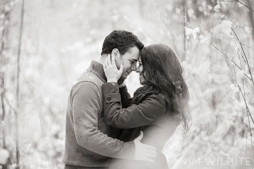 snowy-engagement-pictures-38