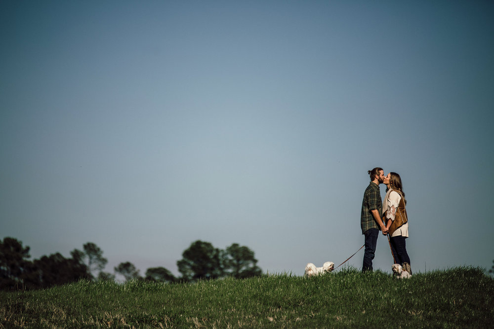 engagement-pictures-with-dogs.jpg