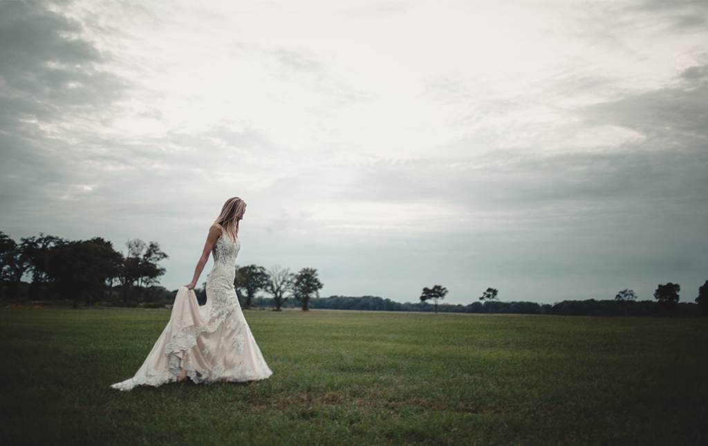 Bridal pictures at White Oak Venue, wedding venue in Ruston, La.